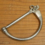 ドイツ軍放出品 ダッフルバッグ用Dカン 鉄製 キャリングハンドル