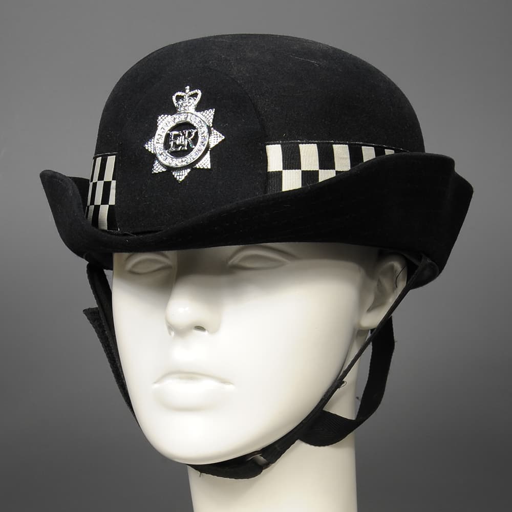 イギリス警察 放出品 ヘルメット 女性用 ロンドン警視庁 警察官の販売 - ミリタリーショップ