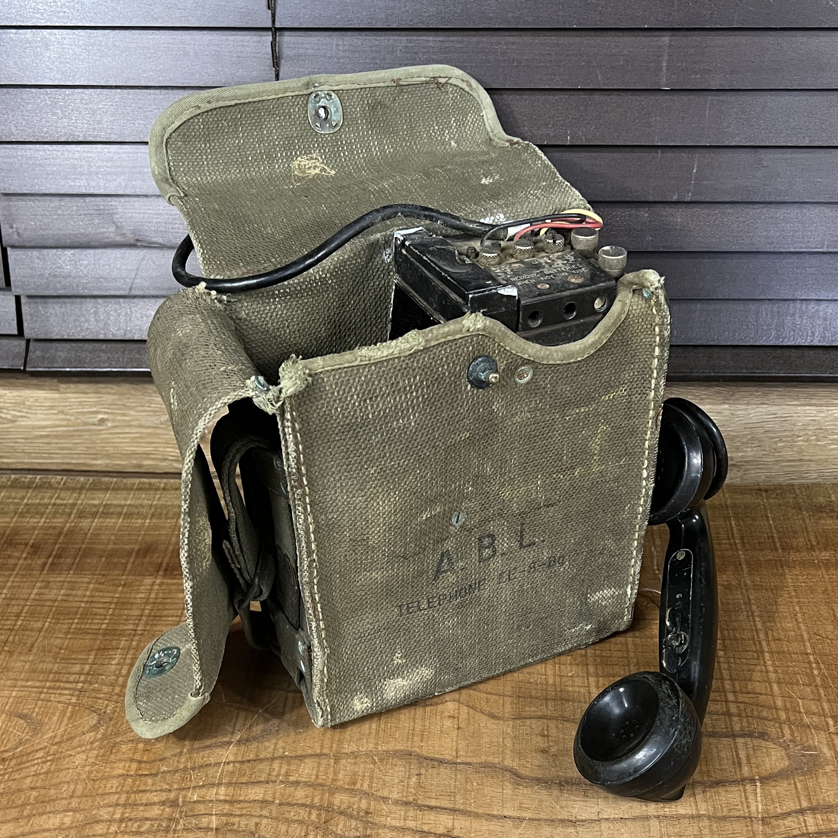 米軍放出品 野戦電話 EE-8 フィールドフォン