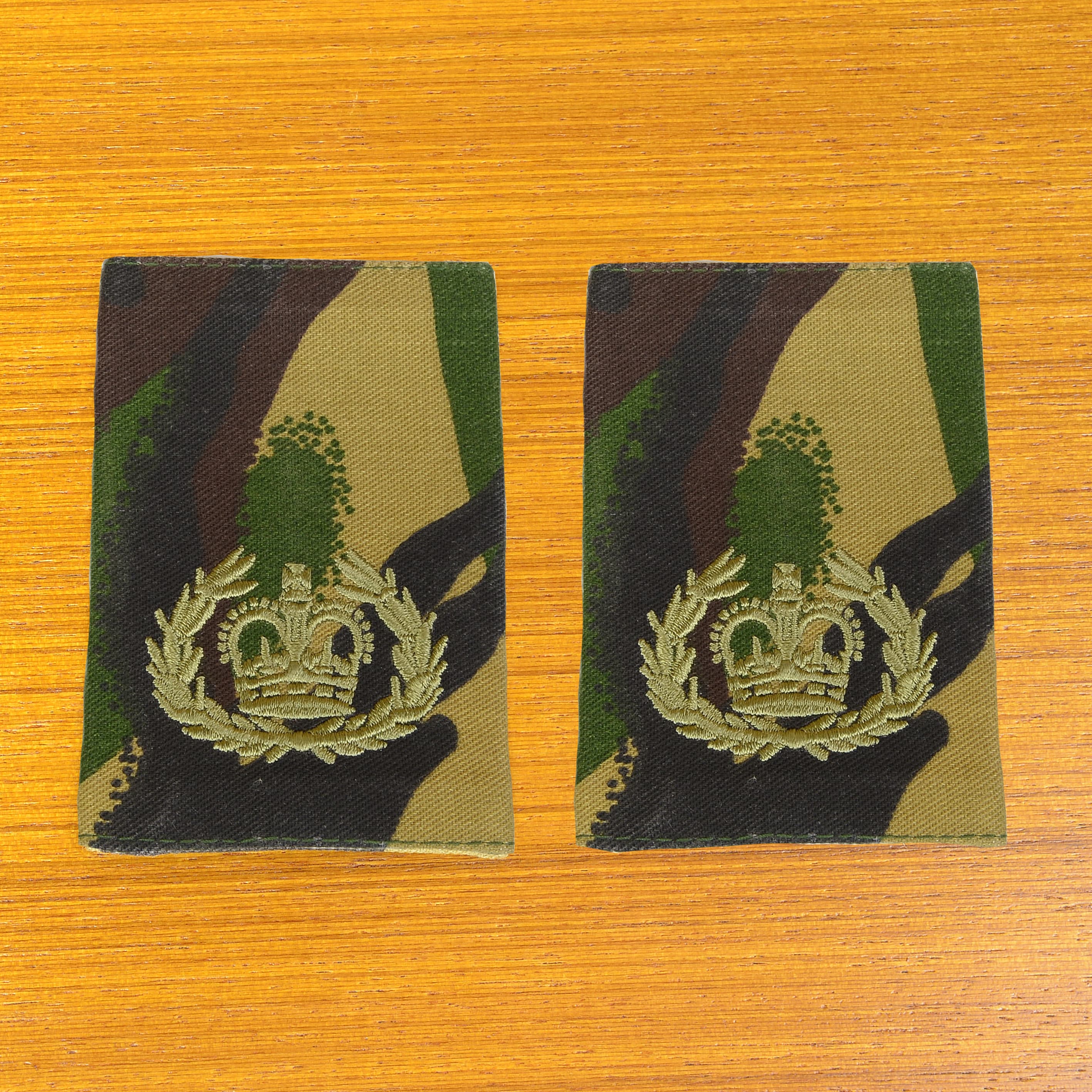 イギリス軍放出品 筒形肩章 DPM迷彩 陸軍階級章 王冠マーク 2枚組