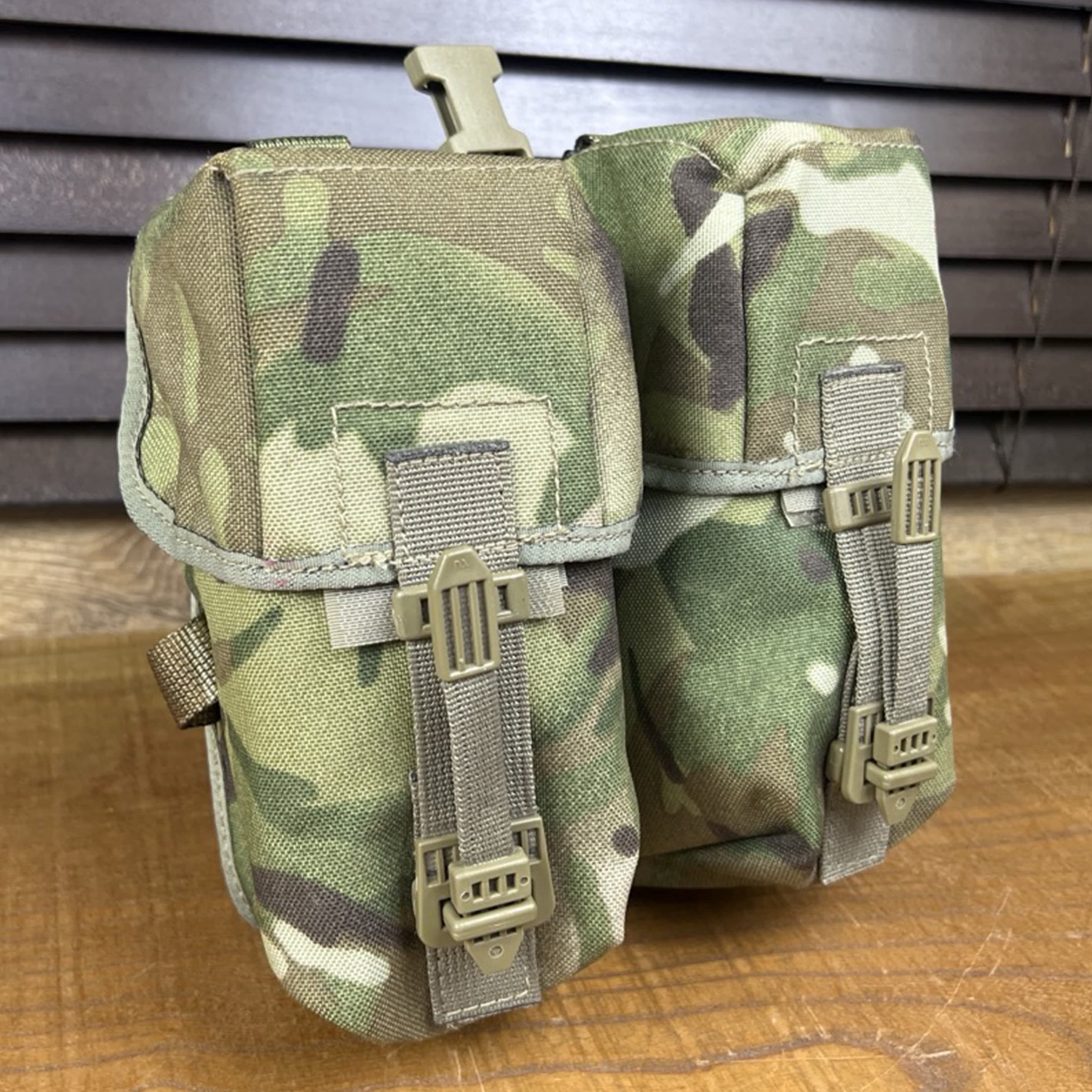 イギリス軍放出品 ダブルマガジンポーチ PLCE装備 ベルクロ式フラップ MTP迷彩 6本収納