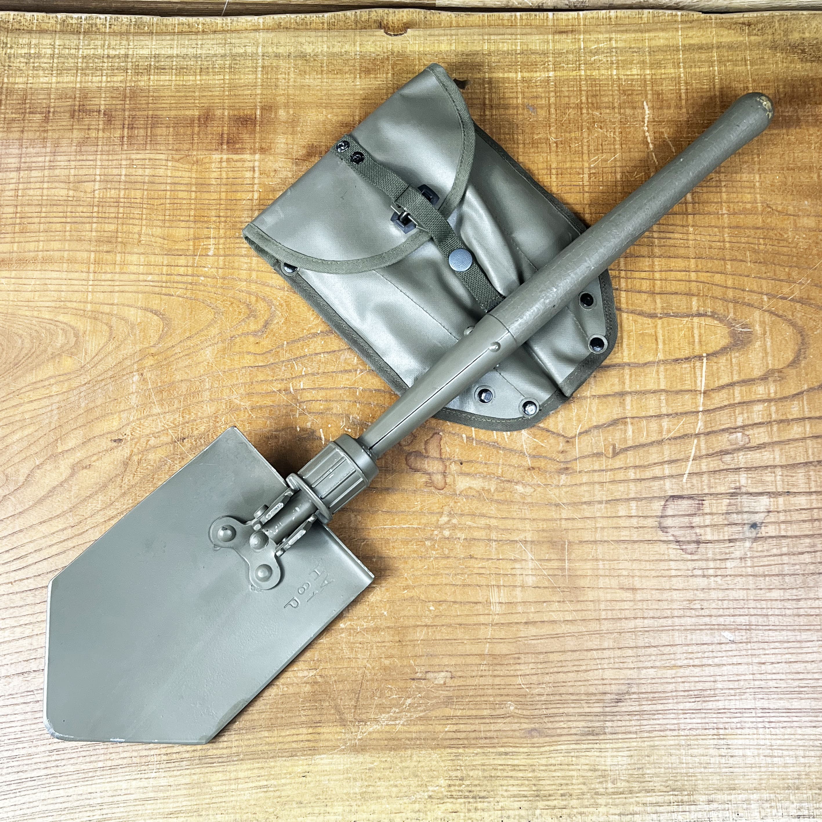 オーストリア軍放出品 折りたたみスコップ ケース付き オリーブドラブ