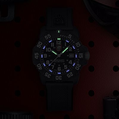 ルミノックス luminox 人気 ネイビーシールズ 腕時計 7051 ベルトサイズ