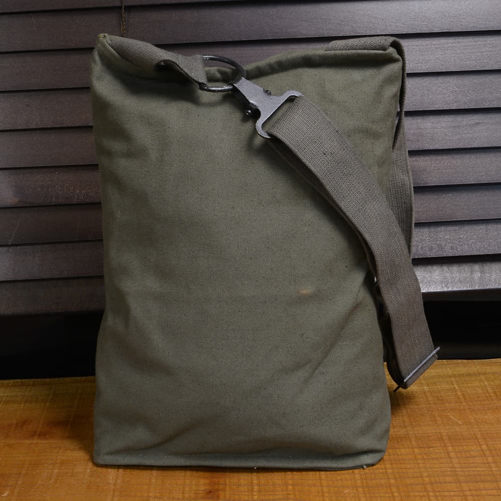 クロアチア軍放出品 ガスマスクバッグ ショルダーストラップ付き