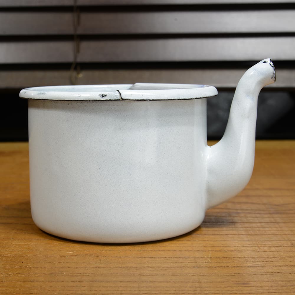 チェコ軍放出品 吸い飲み器 ホーロー製 フィーディングカップ