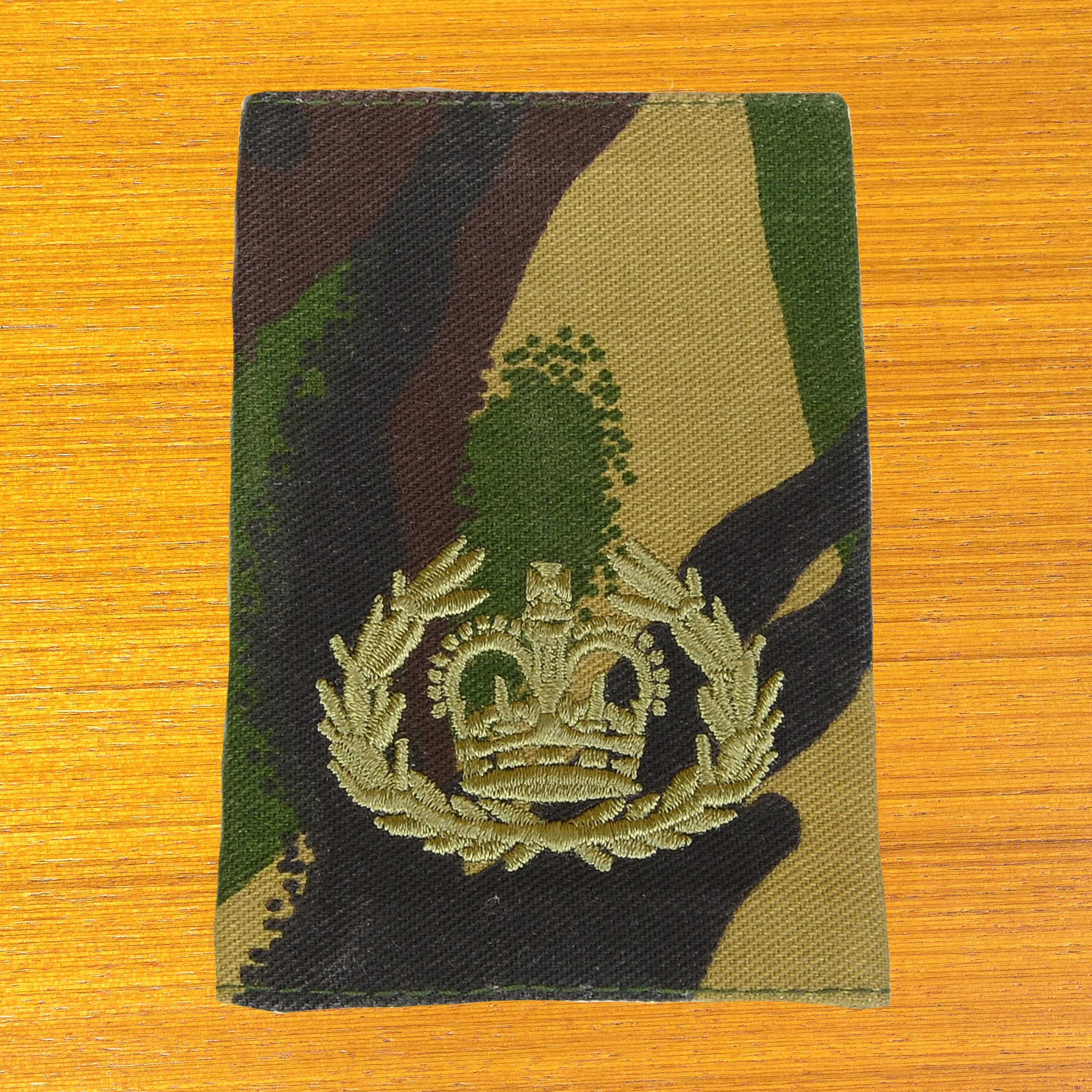 イギリス軍放出品 筒形肩章 DPM迷彩 陸軍階級章 王冠マーク 2枚組