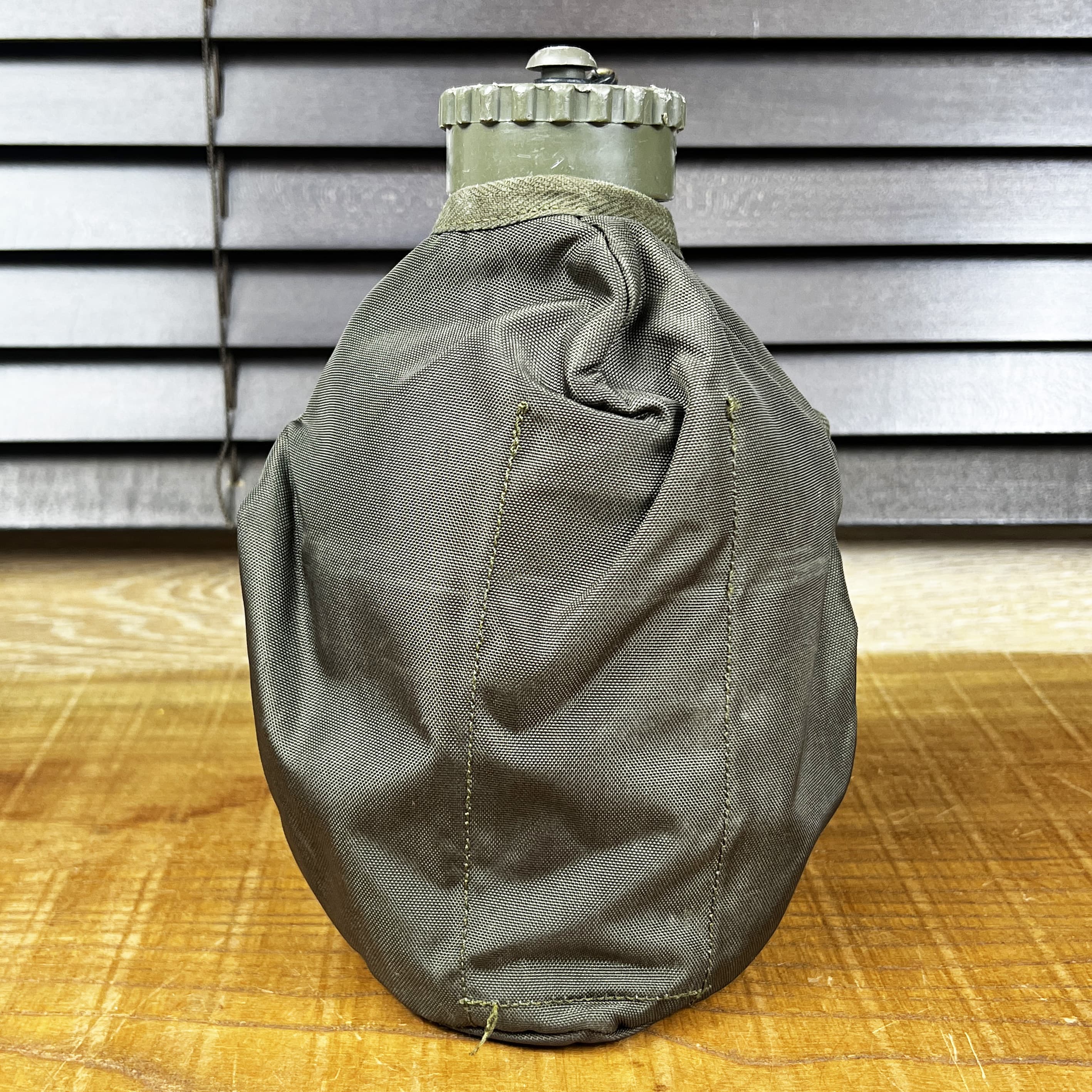 オーストリア軍放出品 キャンティーン 水筒 ポーチ付き ベルトクリップ