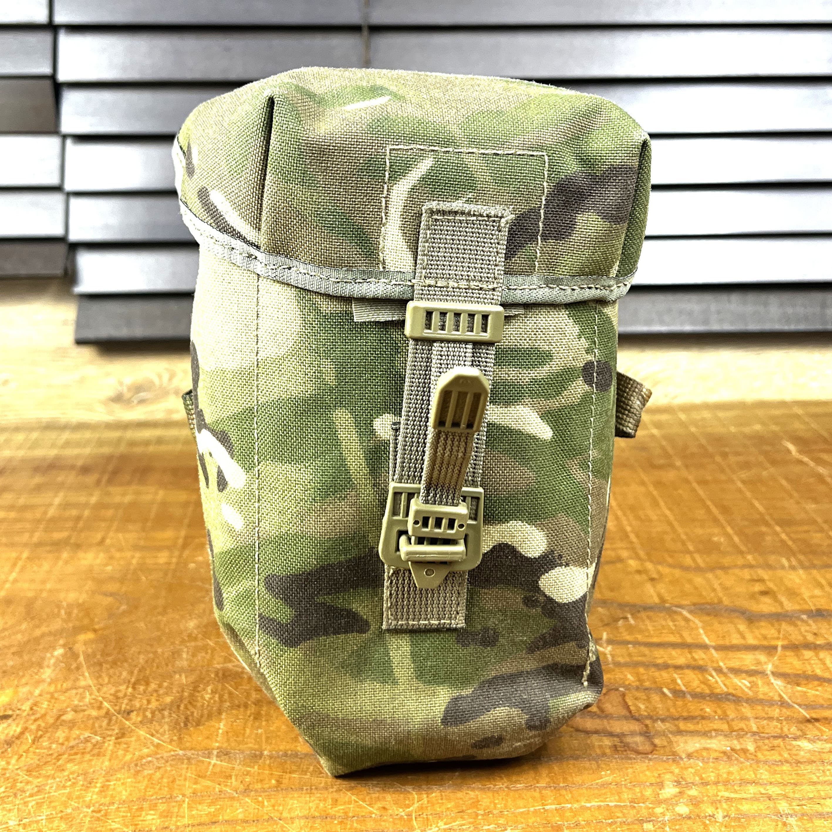 イギリス軍P58専用ポーチとキャンティーンセット（ガスマスク対応キャップ付き） イギリス軍放出品 キャンティーン ボトルポーチセット MTP迷彩 PLCE