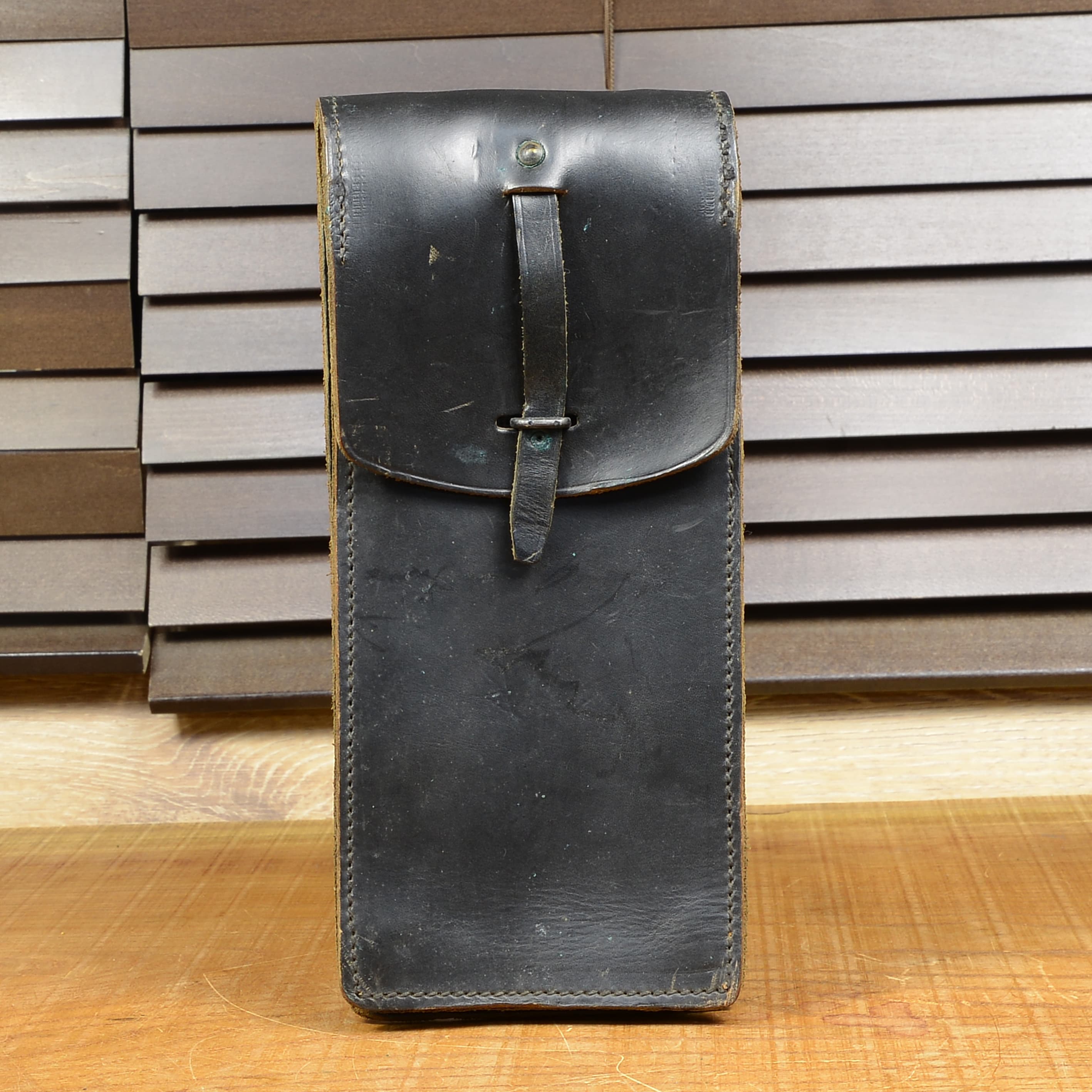 フランス軍放出品 マガジンポーチ MAT49 32発マガジン用 レザー製