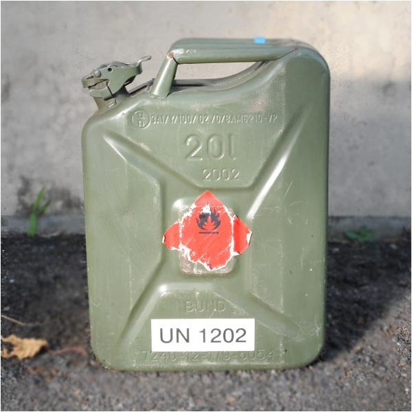 軍放出品 オイルタンク ドイツ軍 20リットル | ミリタリーショップ