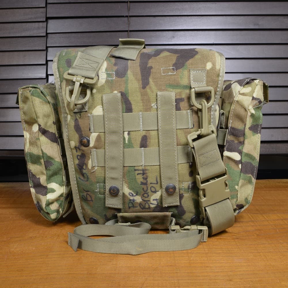 イギリス軍DPMタープ・ガスマスクバッグ、東ドイツ軍幕 中身は代用品 ～ 東ドイツ軍 ガスマスクバッグ (実物)│ナナシノミコト