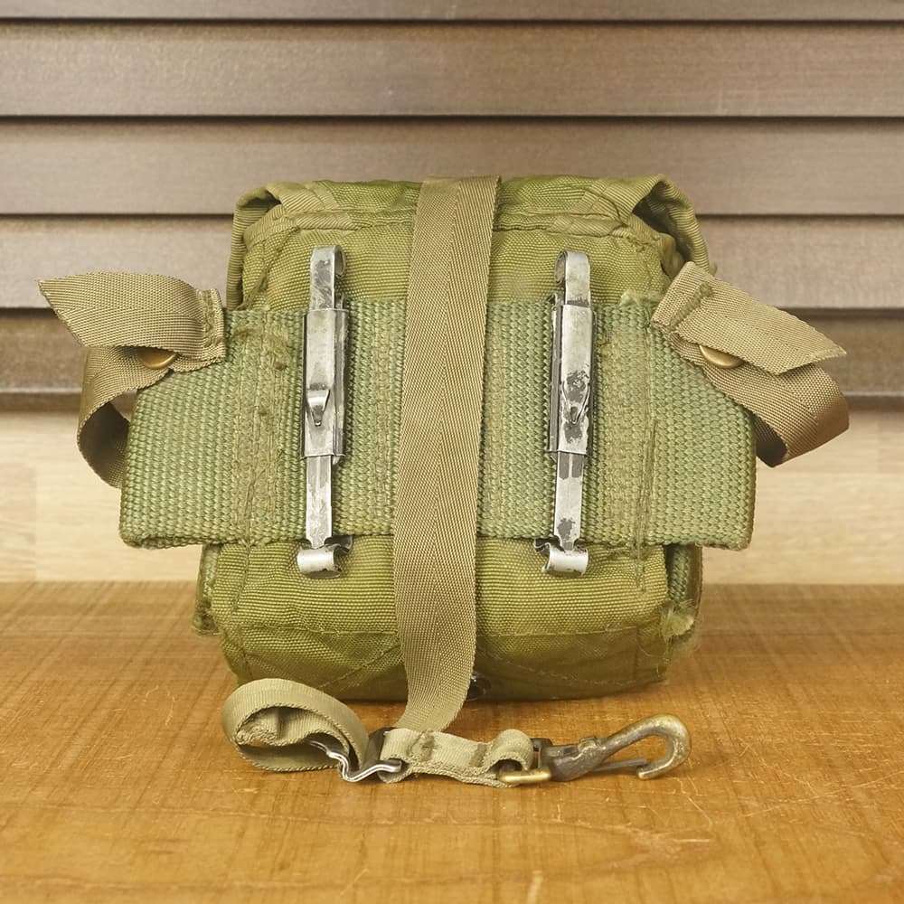 米軍放出品 ライフルマガジンポーチ M16/M4/AR15 20連マグ4本収納 MLCE