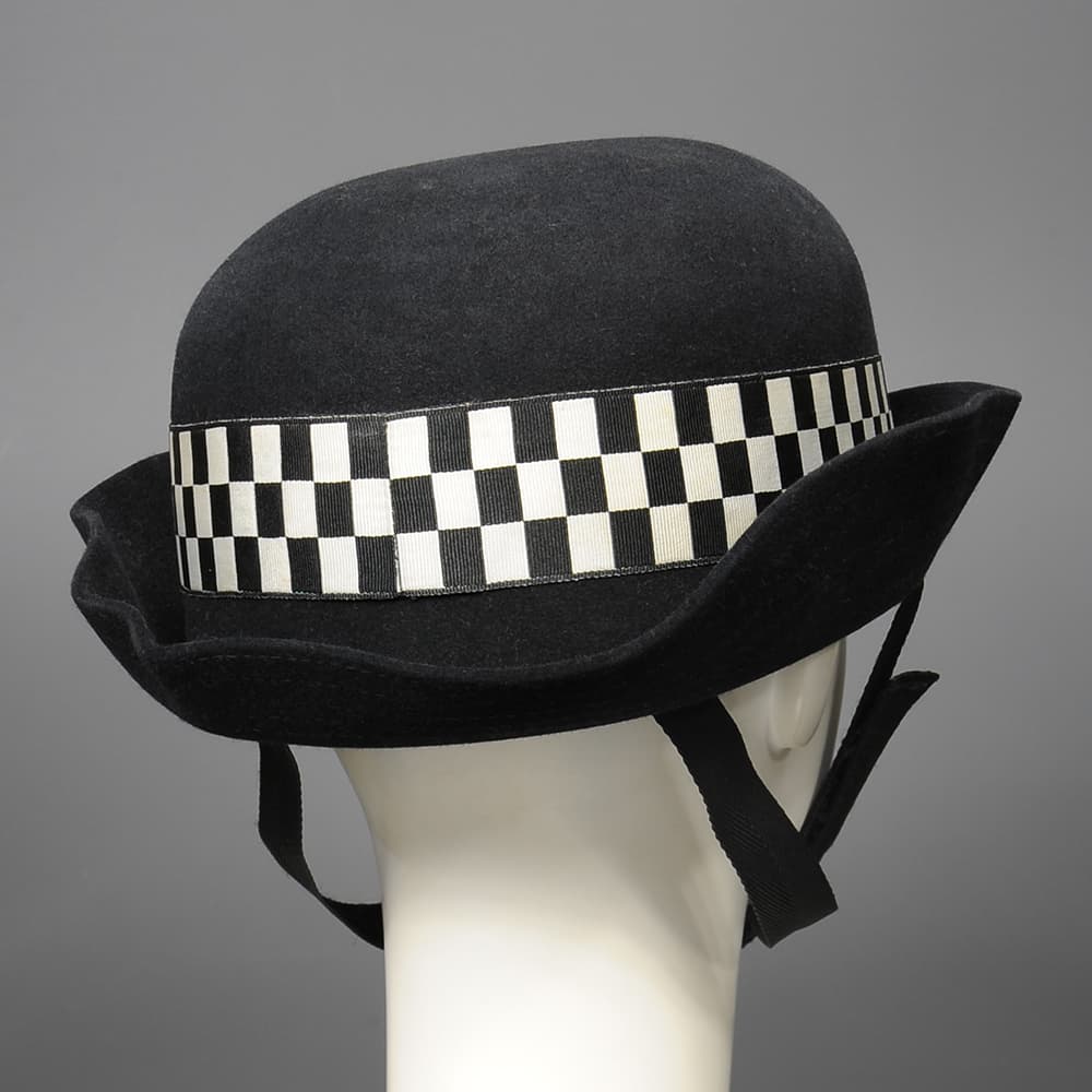 イギリス警察 放出品 ヘルメット 女性用 警察官 | ミリタリーショップ