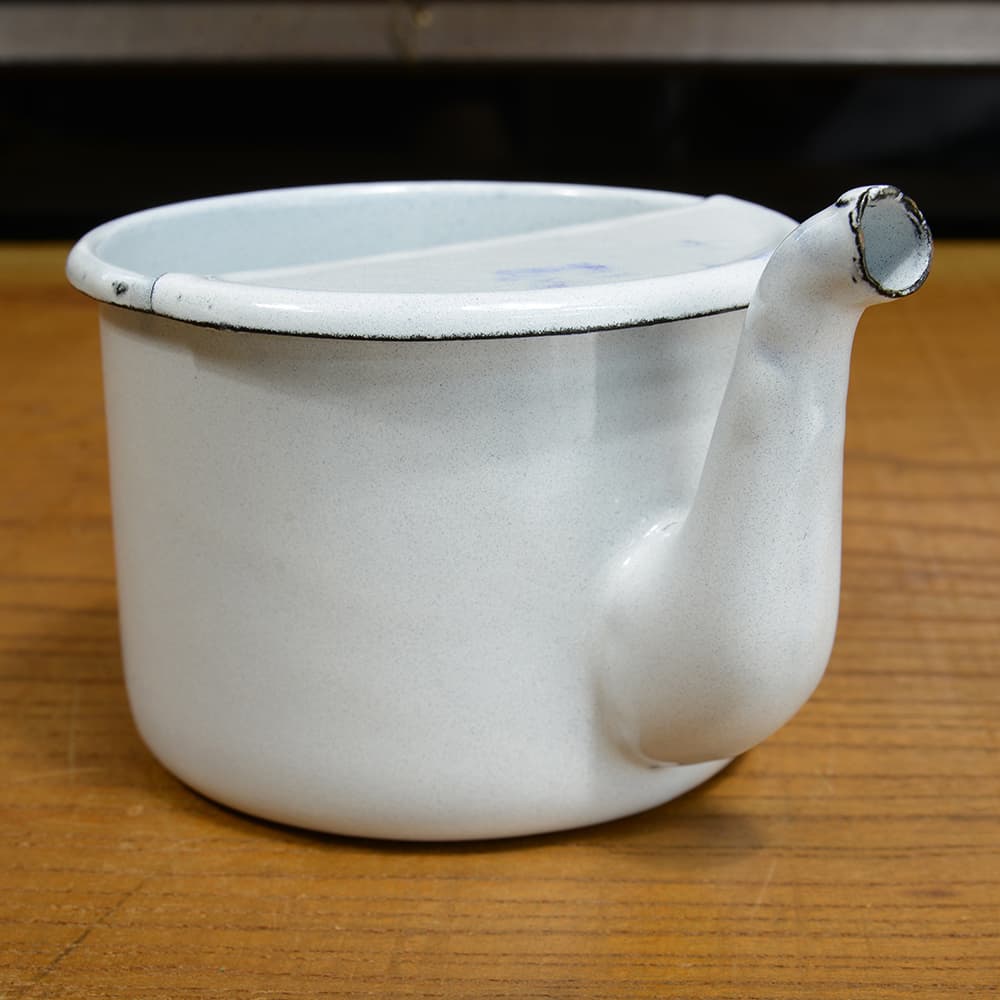 チェコ軍放出品 吸い飲み器 ホーロー製 フィーディングカップ