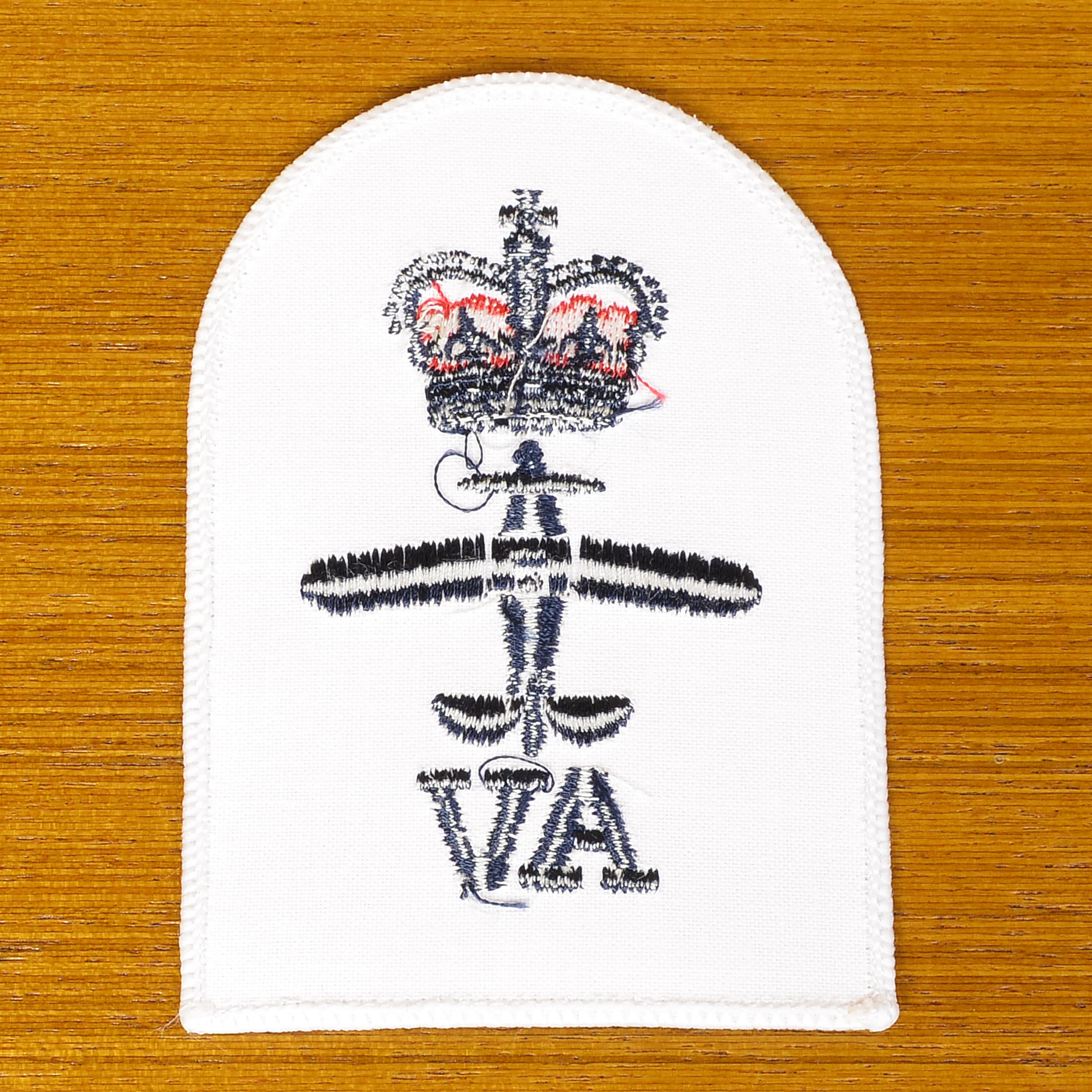 イギリス軍放出品 ワッペン ROYAL NAVY ホワイト 部隊章ワッペン 2枚組