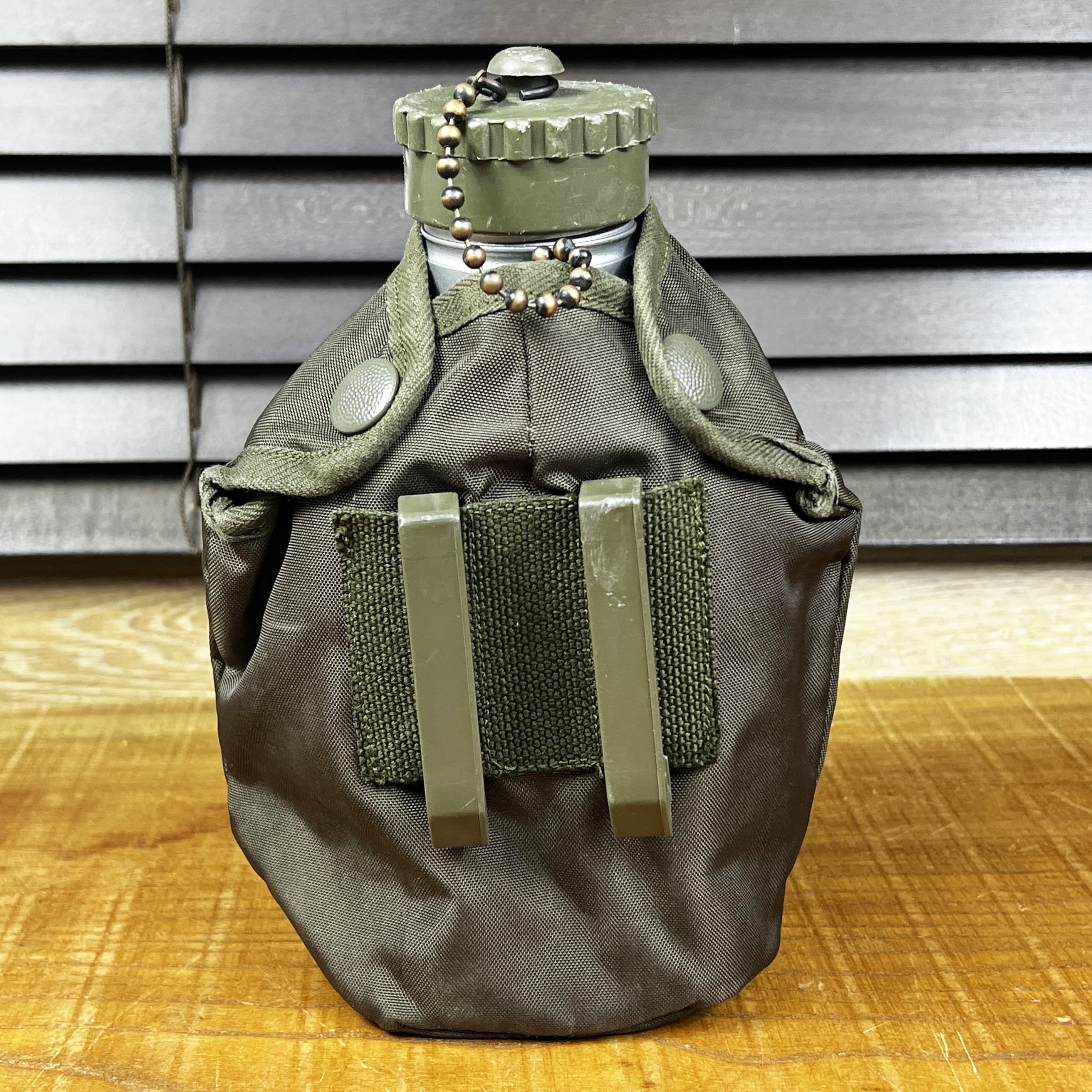 オーストリア軍放出品 キャンティーン 水筒 ポーチ付き ベルトクリップ