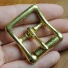 真鍮製 バックル 舟型  ローラー付