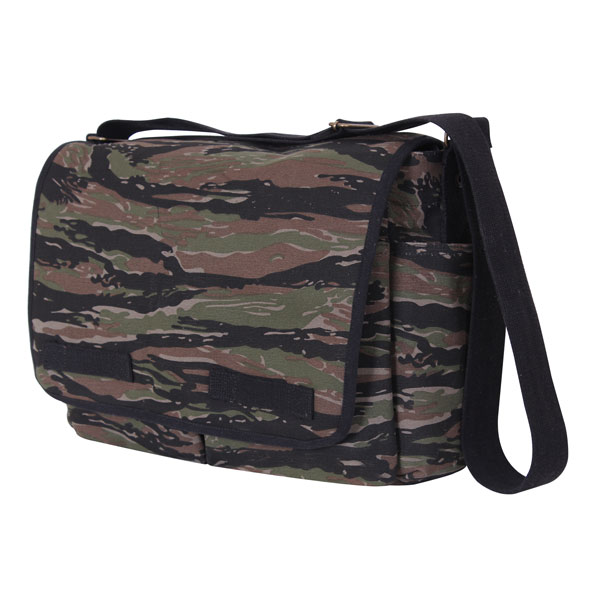 ブリーフィング　メッセンジャーバッグ　迷彩 アメリカ軍 メッセンジャーバッグ／鞄 〔 20 L 〕 ポリエステル