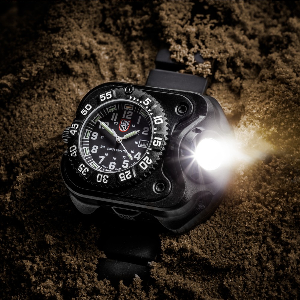 ミリタリーショップ レプマート SUREFIRE 腕時計 ルミノックス LEDリストライト 2211-B-BK-LMX