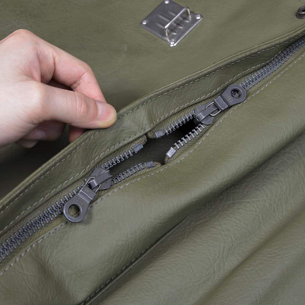 スイス軍放出品 ガーメントバッグ 折りたたみ式 スーツ用 | ミリタリー