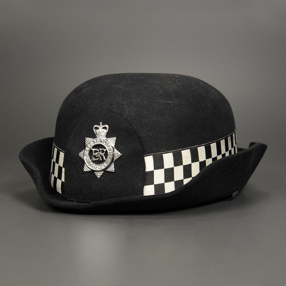 イギリス警察 放出品 女性用 ポリス 英国 ヘルメット 56 Pcso Police ポリスグッズ タクティカルヘルメット 補助官 巡査 警察帽子 警察 ハット