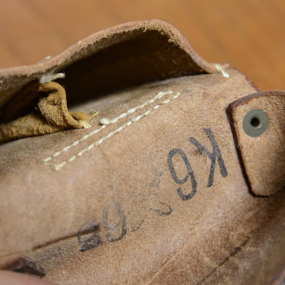 チェコ軍放出品 マガジンポーチ Vz61マガジン専用 革製 | ミリタリー