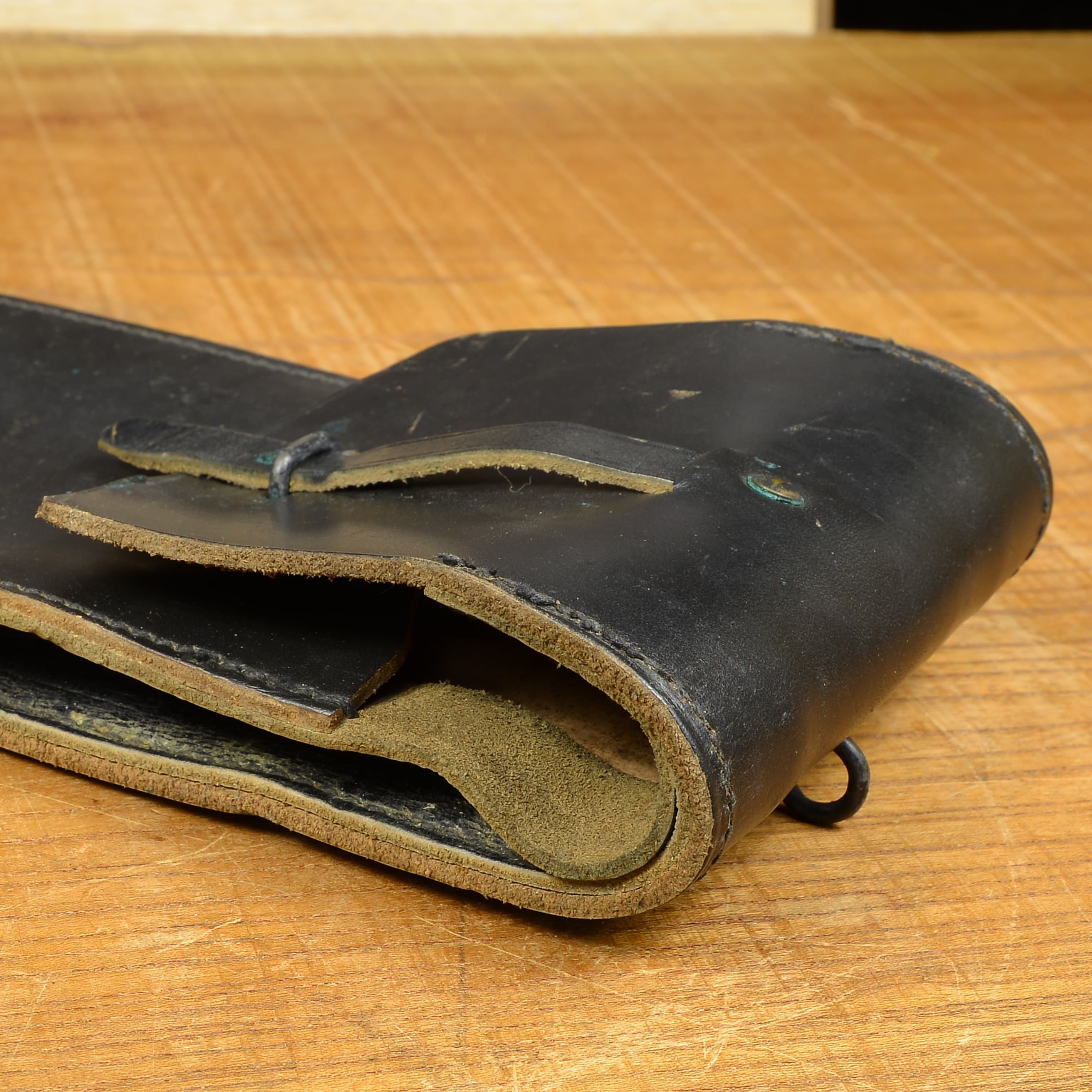 フランス軍放出品 マガジンポーチ MAT49 32発マガジン用 レザー製