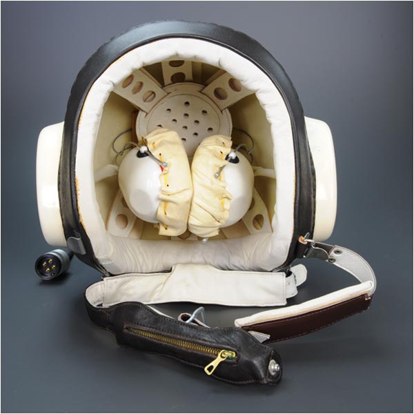 米軍放出品 経年劣化 ヴィンテージ感があり ヘリコプター用ヘッドセット 米軍放出品 経年劣化 ヴィンテージ感があり ヘリコプター用ヘッドセット