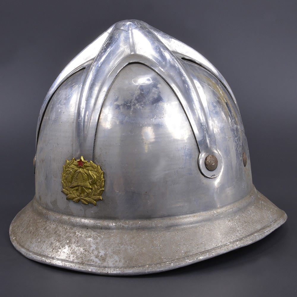 消防隊ヘルメット アルミ製 1940年代 セルビア放出品 ミリタリー