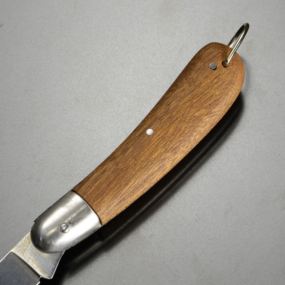 ナイフ 古く小さい折り畳みナイフ INOX ブラスがハンドルに - キャンプ 