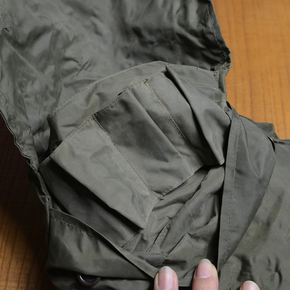 ミリタリーショップ レプマート / オーストリア軍放出品 テントシート収納バッグ ナイロン製 軍幕収納袋