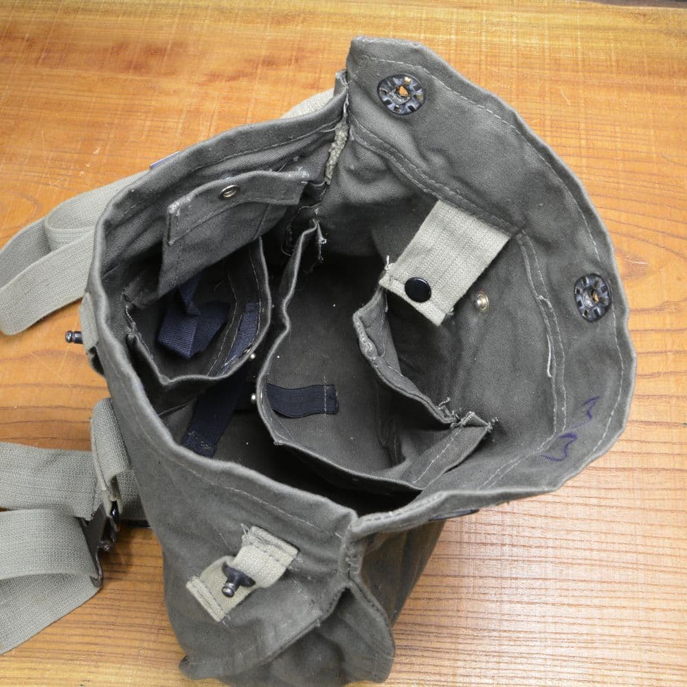 ミリタリーショップ レプマート / セルビア軍放出品 ガスマスクバッグ 