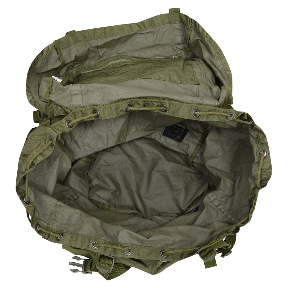 米軍　使用　オリーブドラブ バックパック オーストリア軍放出品 バックパック 大型 70L ナイロン製 オリーブ