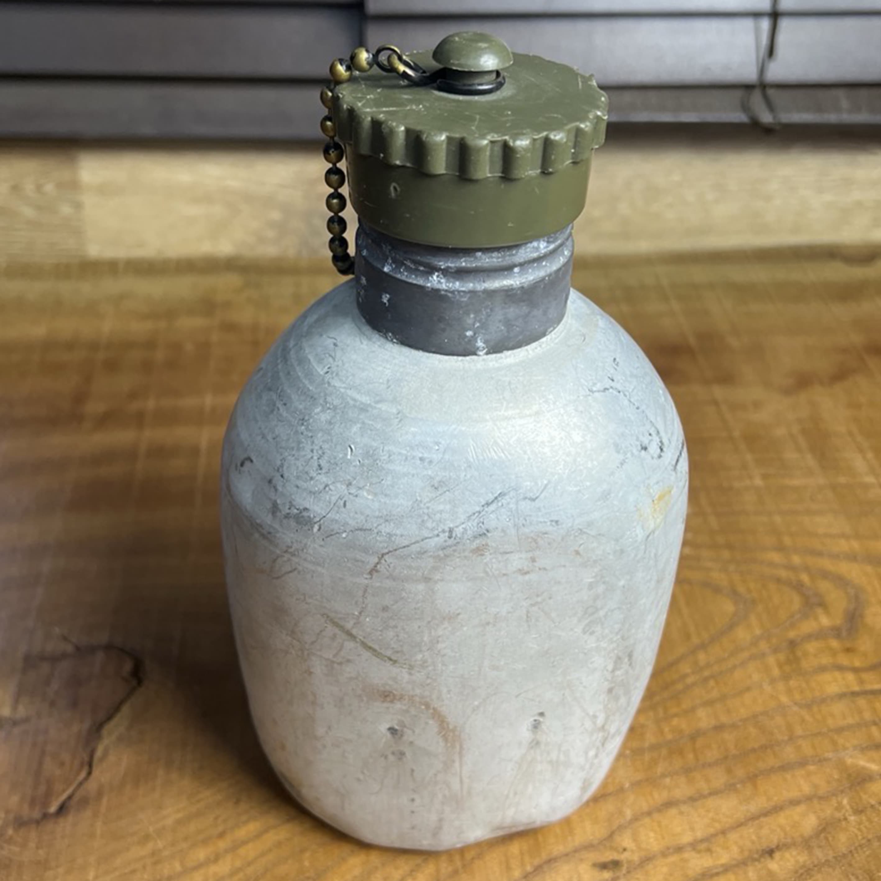 オーストリア軍放出品 キャンティーン 水筒 ポーチ付き ベルトクリップ