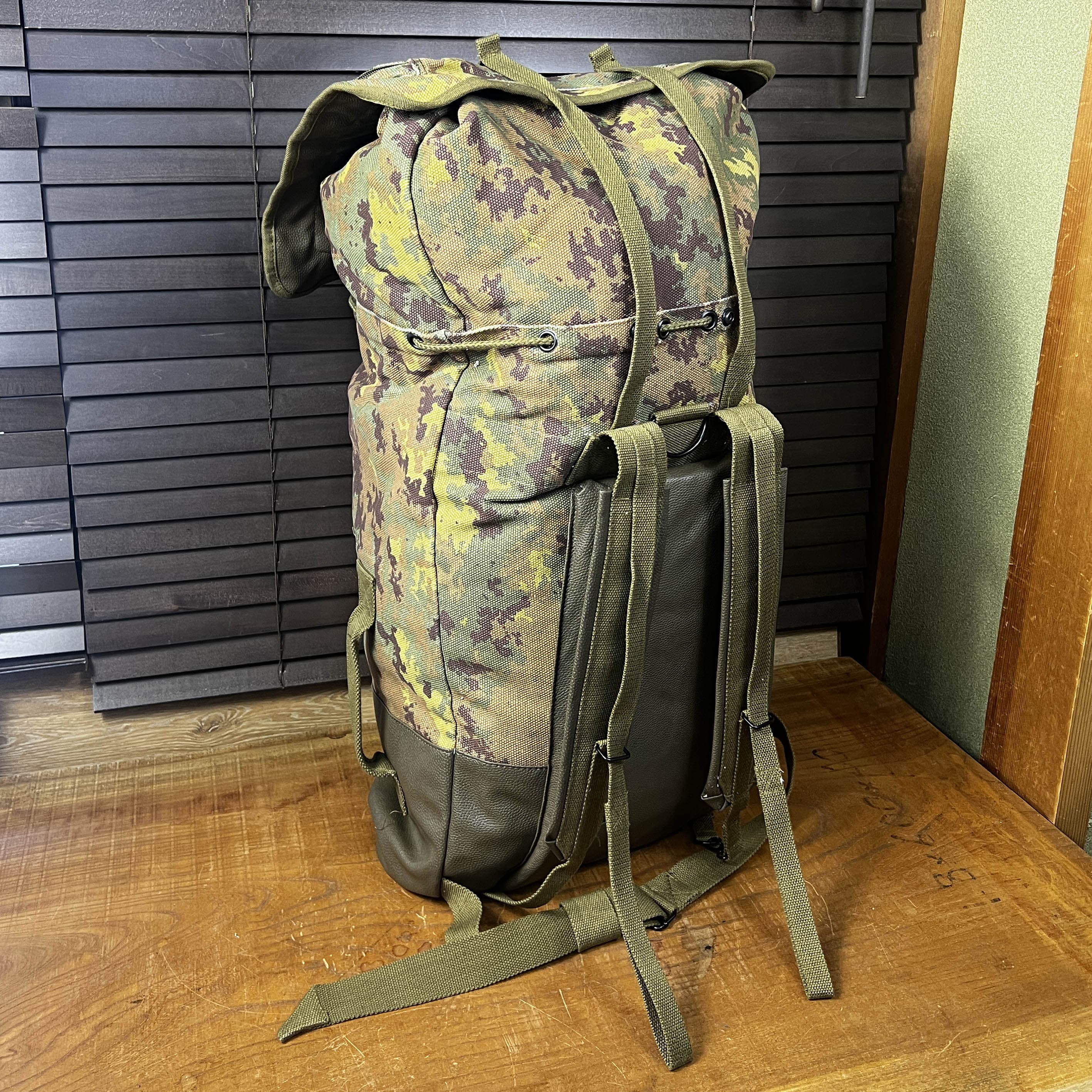 イタリア軍放出品 バックパック ベジタト迷彩 キャンバス製