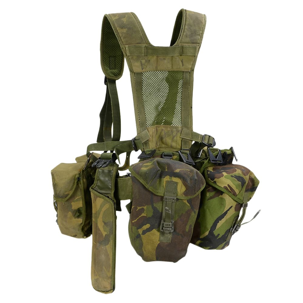 イギリス軍放出品 PLCEベルトキット DPM迷彩 イギリス軍放出品 PLCEベルトキット DPM迷彩 バヨネットフロッグ付き