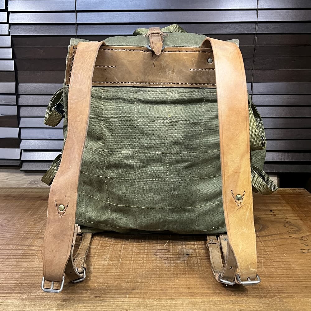 ルーマニア軍放出品 バックパック ODカラー コットンキャンバス/革 