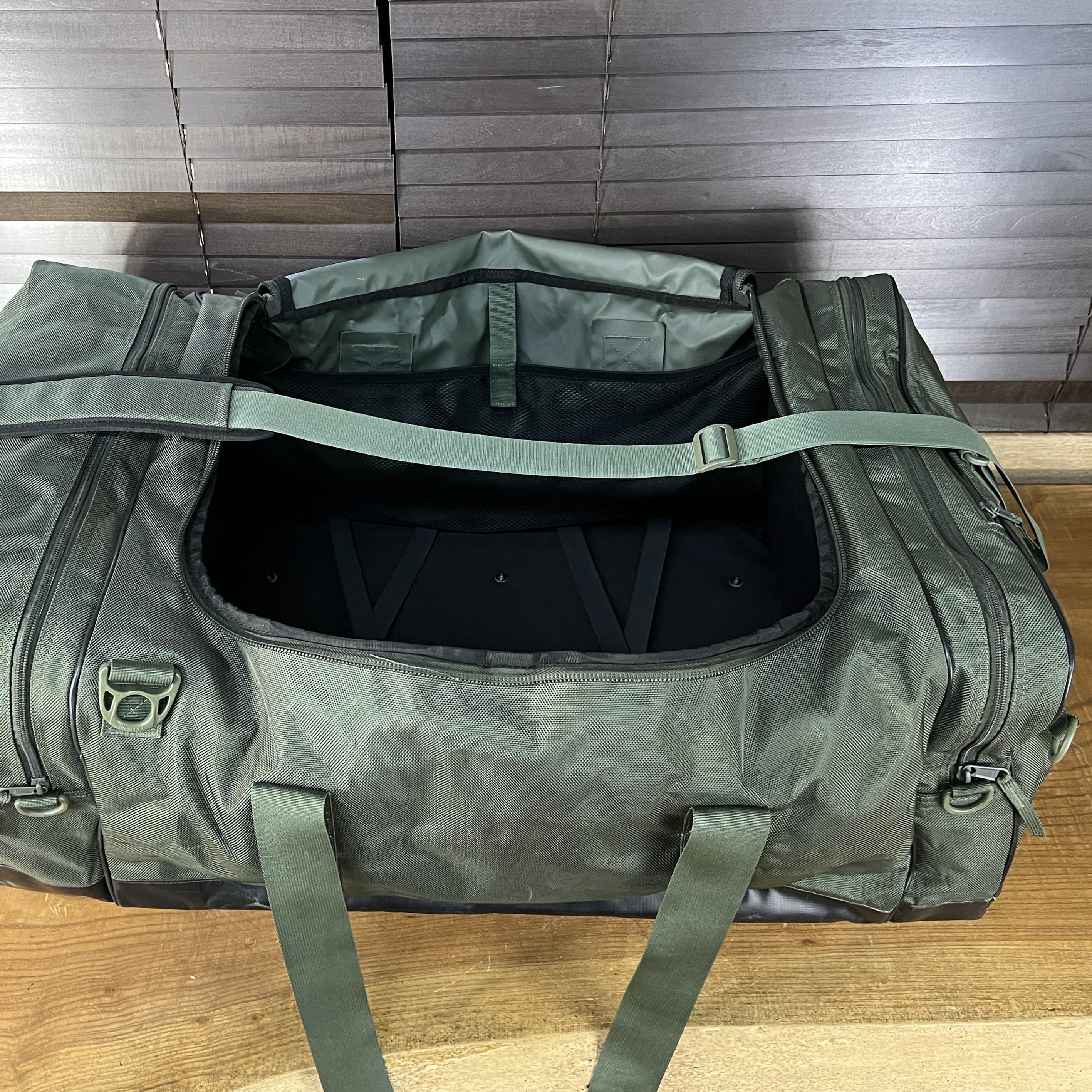 フランス軍 ダッフルバッグ EFA 92-Clichy French Airforce Paratrooper Bag | DONNY