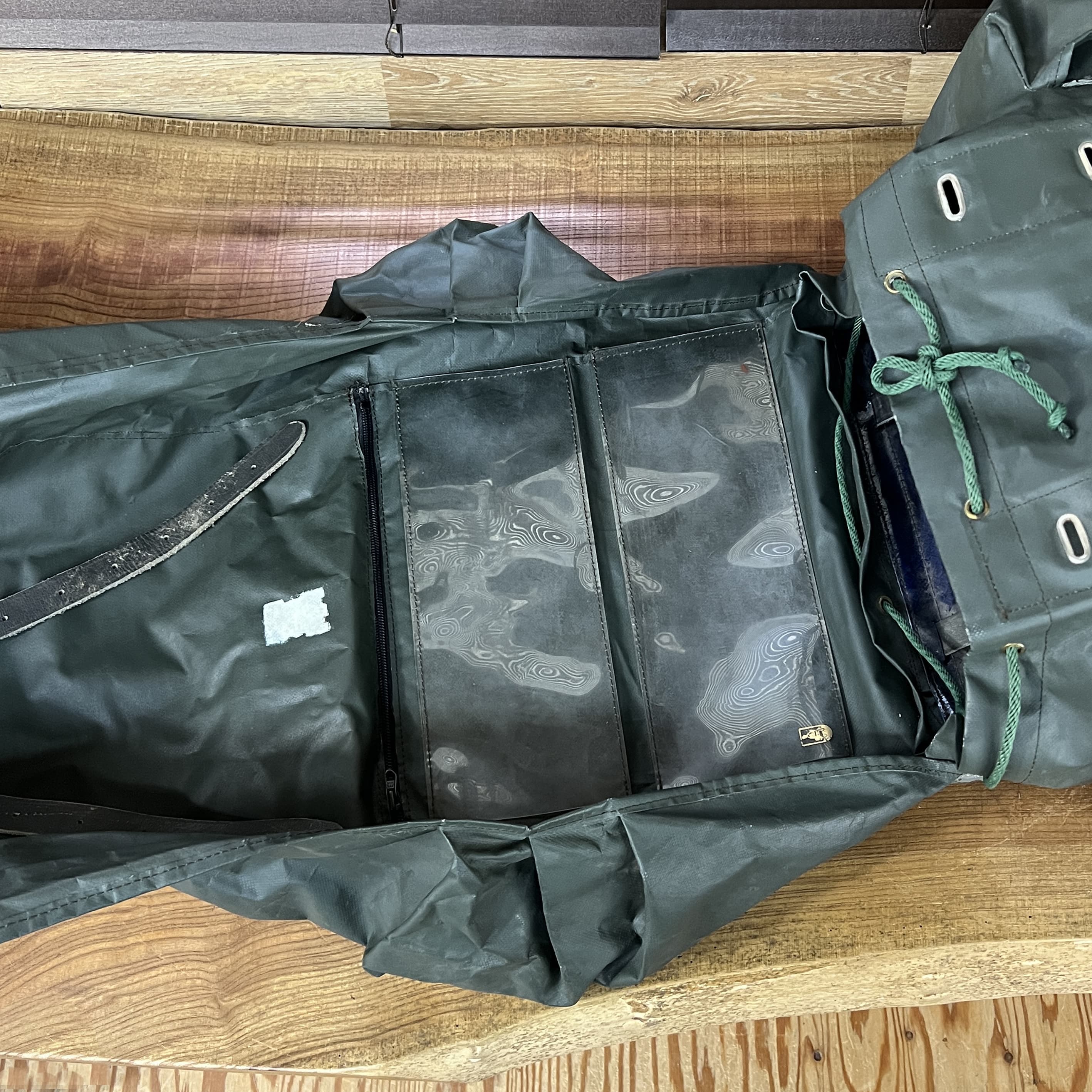 フィンランド軍放出品 バックパック 大型 スチールフレーム グレー