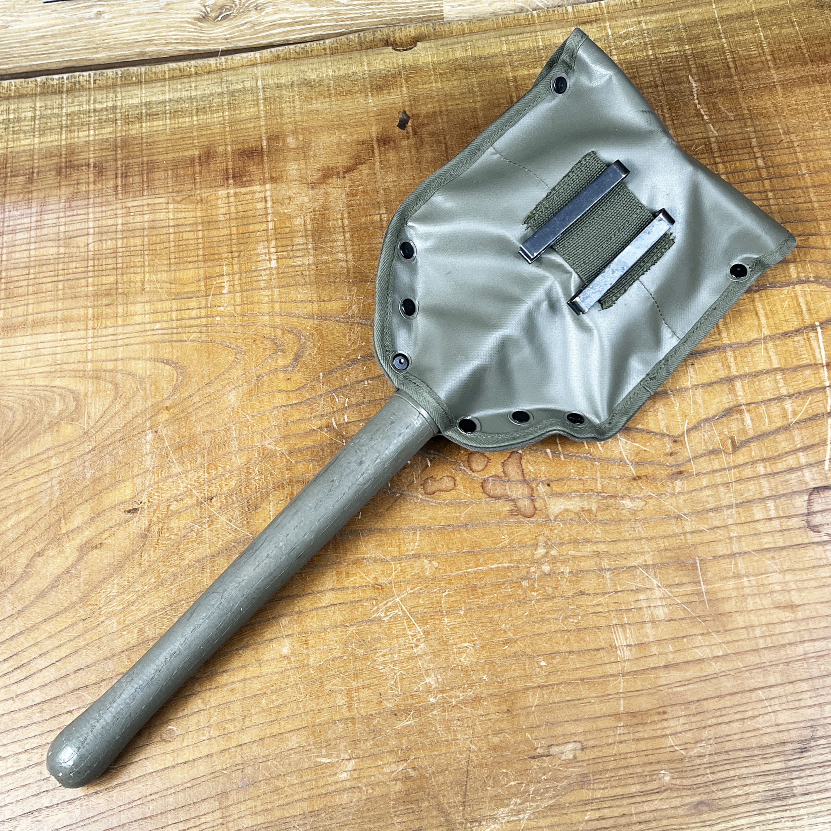 オーストリア軍放出品 折りたたみスコップ ケース付き オリーブドラブ