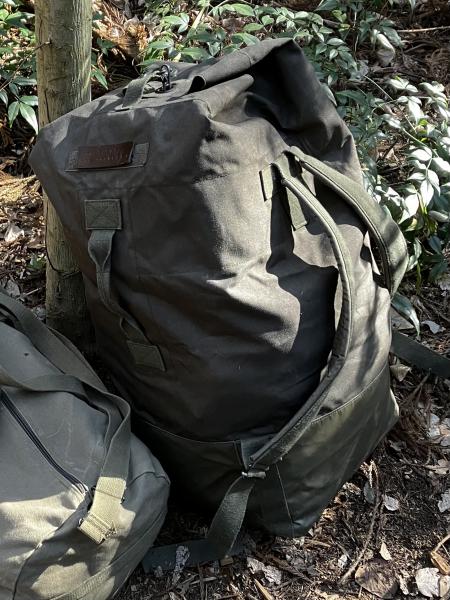 オーストリア軍放出品 ダッフルバッグ 約80L ストラップ2本 ナイロン